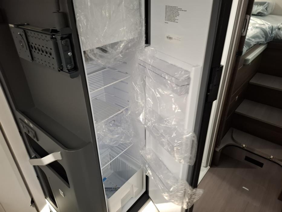 ADRIA MATRIX SUPREME 670 DL 2025