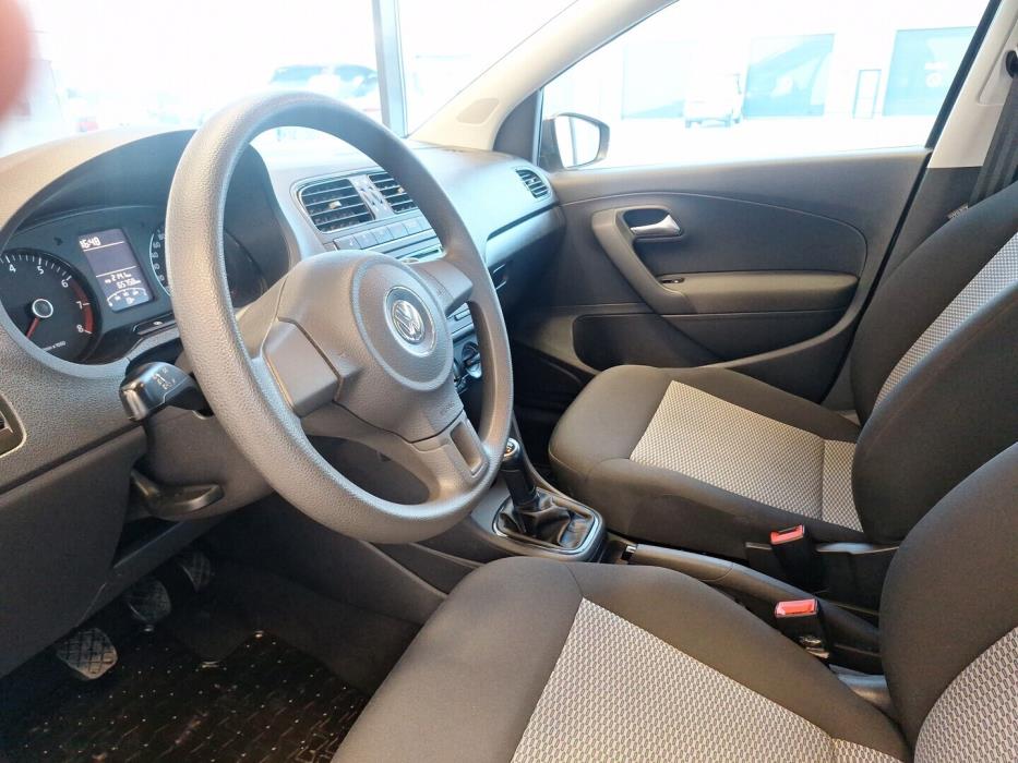 VOLKSWAGEN Polo 2011