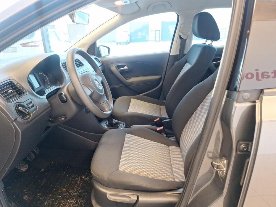 VOLKSWAGEN Polo 2011