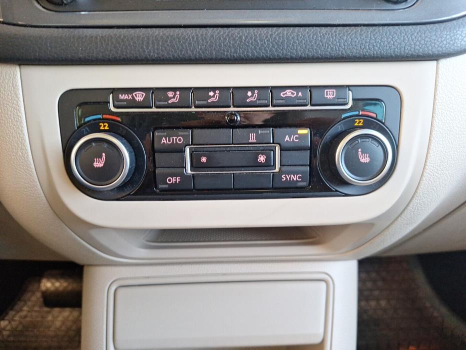 VOLKSWAGEN Tiguan 2014