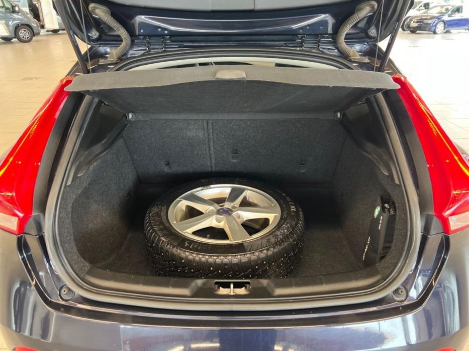 VOLVO V40 2016