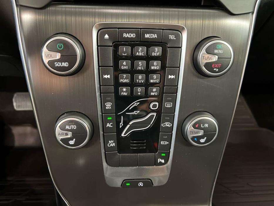 VOLVO V40 2016