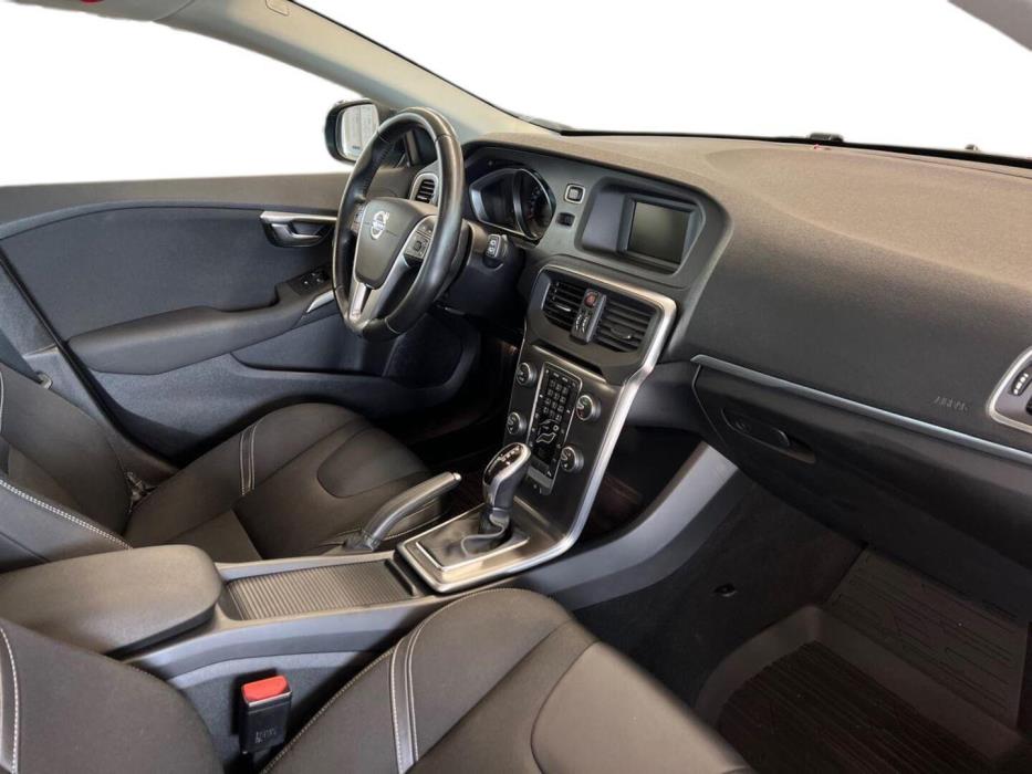 VOLVO V40 2016