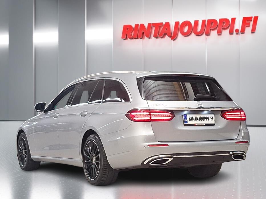 MERCEDES-BENZ E 2022