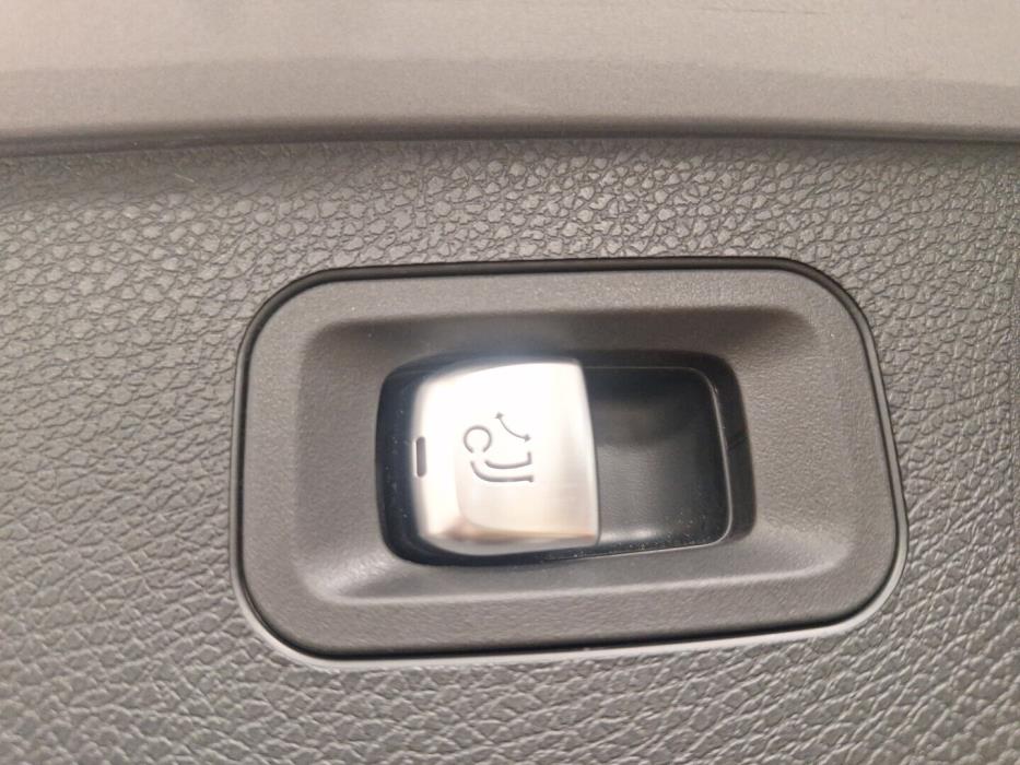 MERCEDES-BENZ E 2022