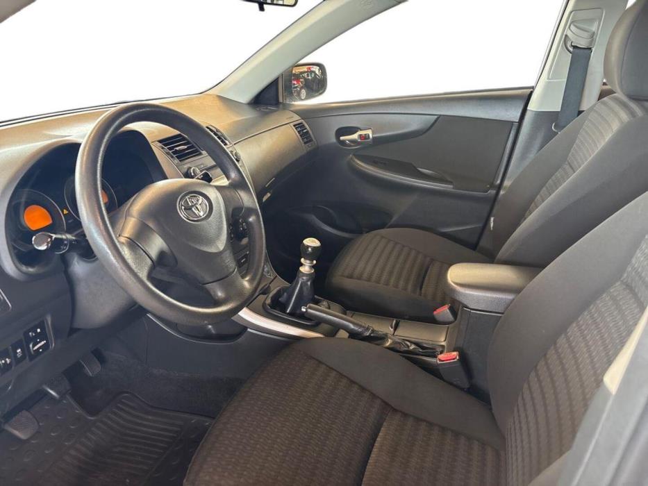 TOYOTA Corolla 2010