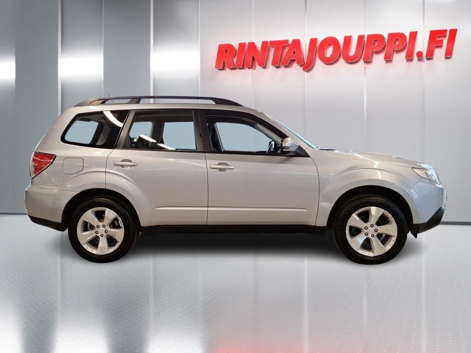 SUBARU Forester 2012