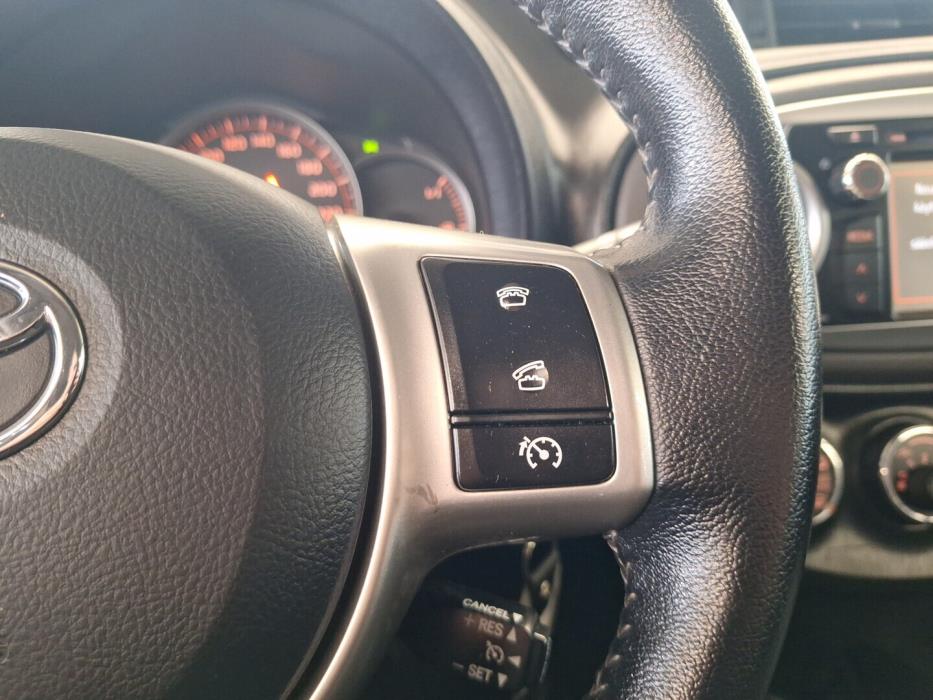 TOYOTA Yaris 2012
