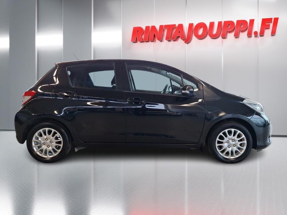 TOYOTA Yaris 2012