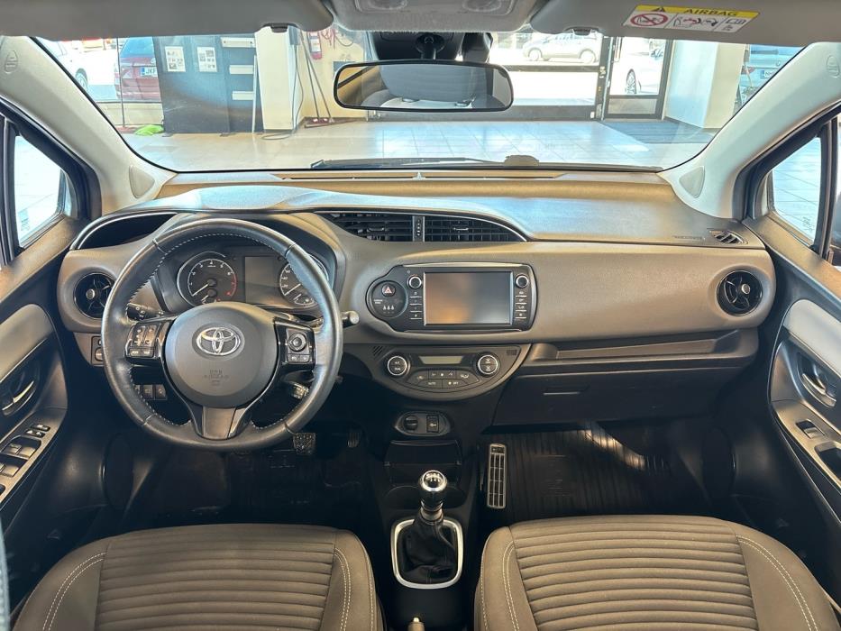 TOYOTA Yaris 2018