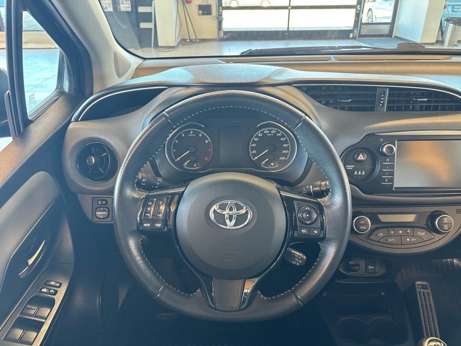 TOYOTA Yaris 2018