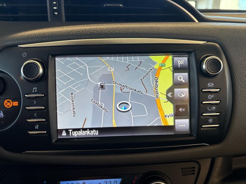 TOYOTA Yaris 2018