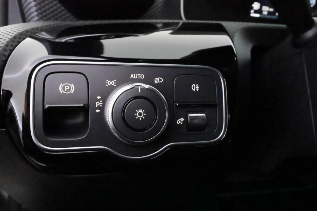 MERCEDES-BENZ A 2018