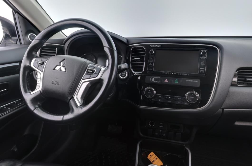 MITSUBISHI Outlander PHEV 2016