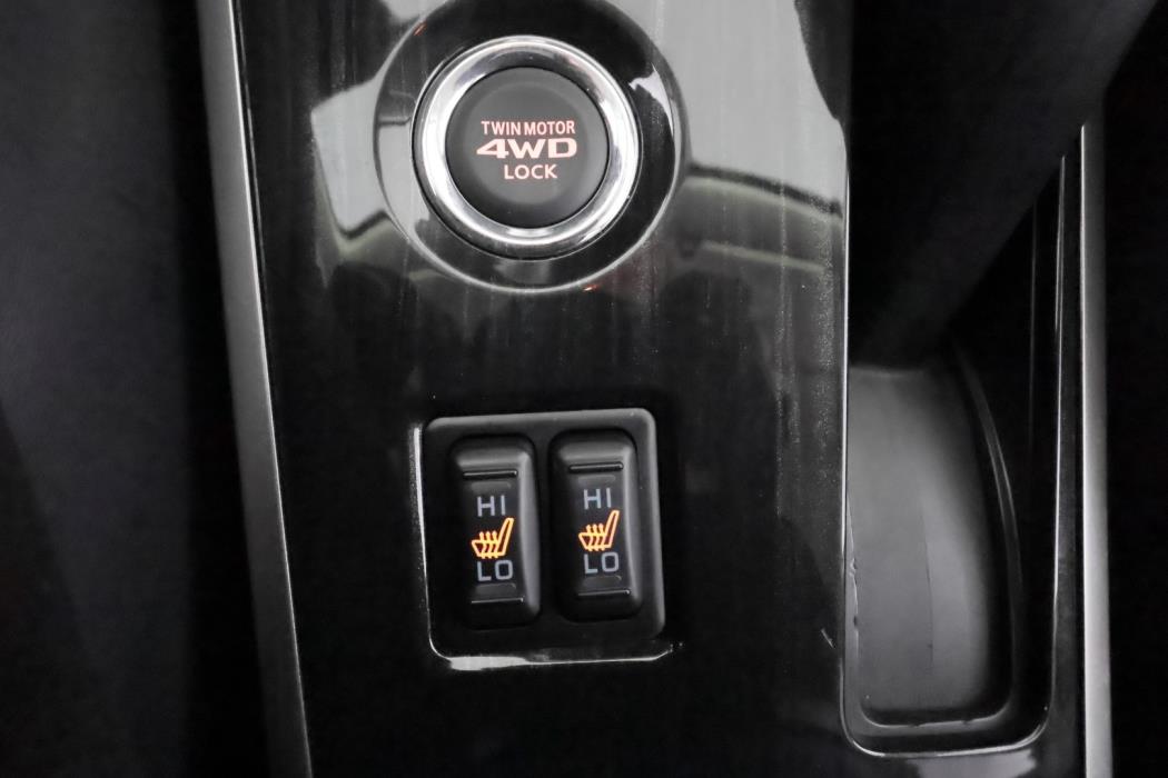 MITSUBISHI Outlander PHEV 2016