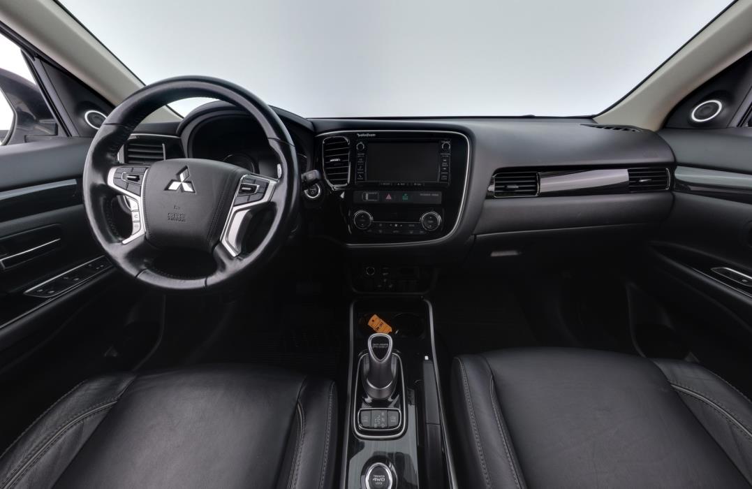 MITSUBISHI Outlander PHEV 2016