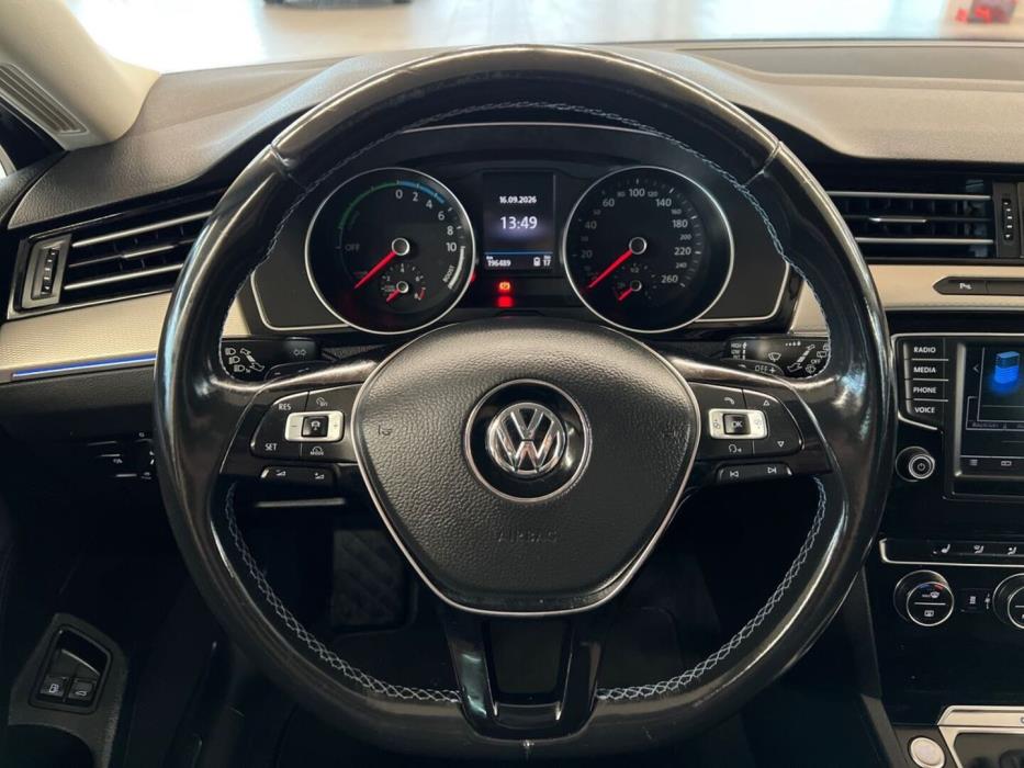 VOLKSWAGEN Passat 2017