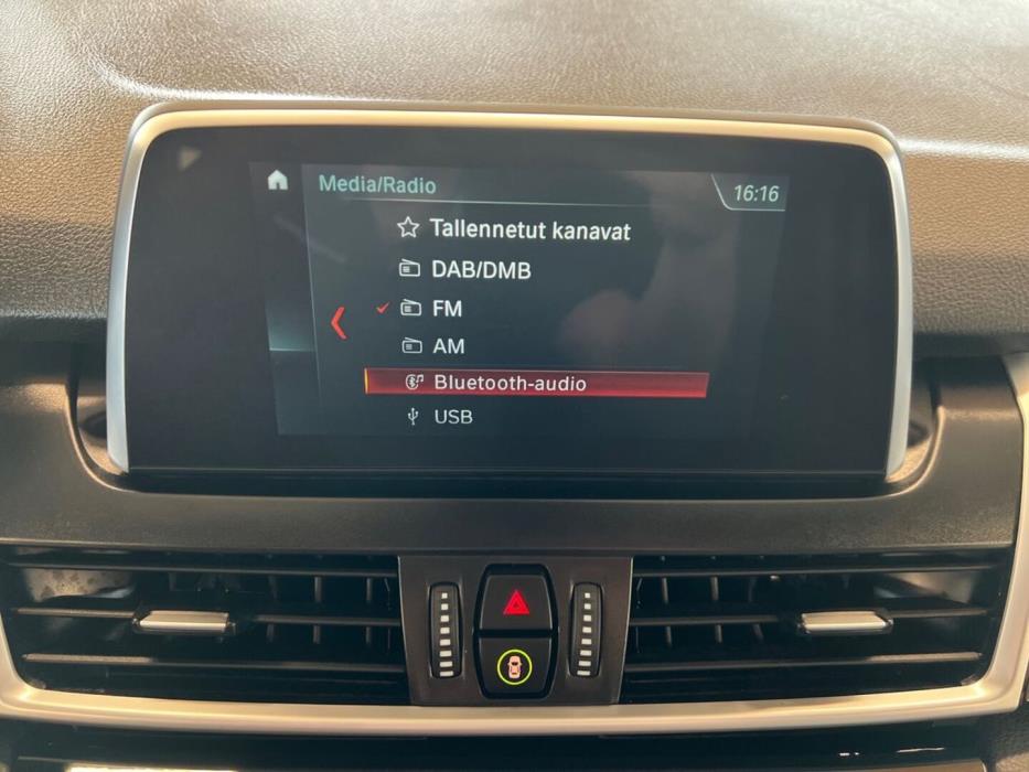 BMW 218 2023