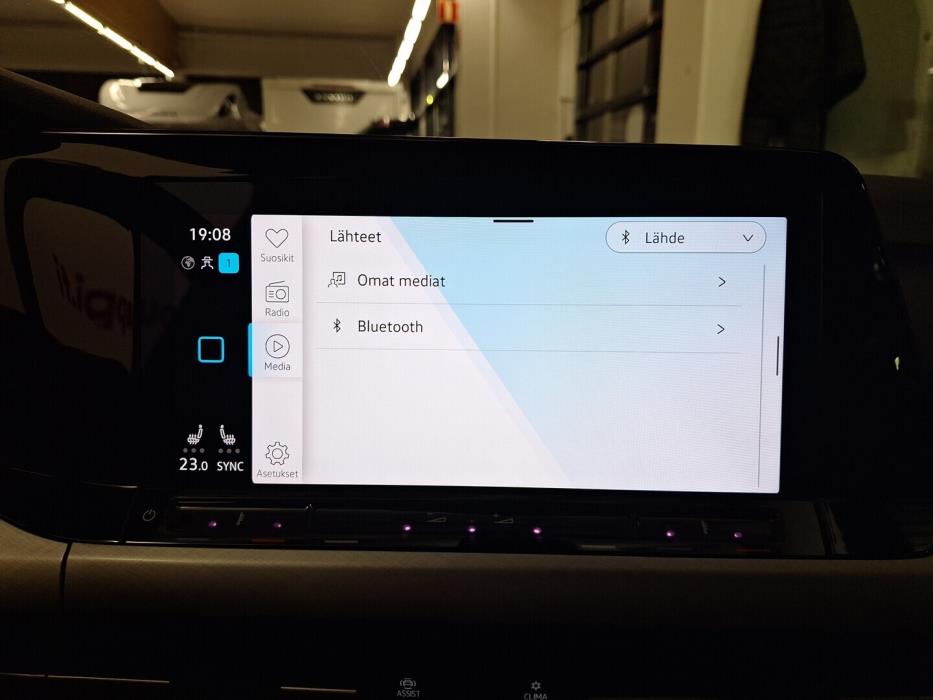 VOLKSWAGEN Golf 2023