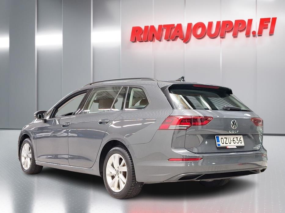 VOLKSWAGEN Golf 2023