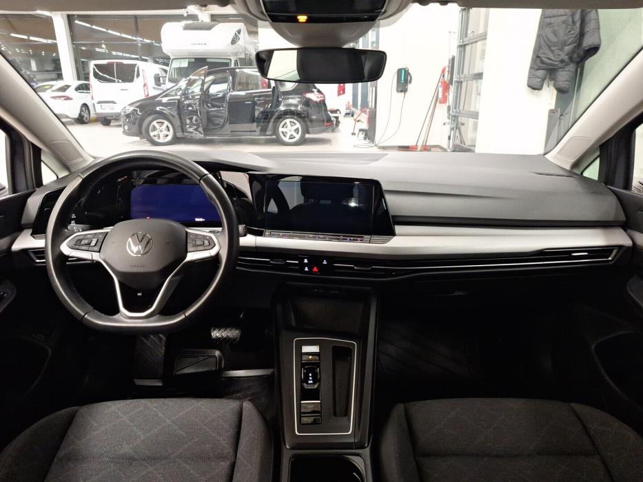 VOLKSWAGEN Golf 2023