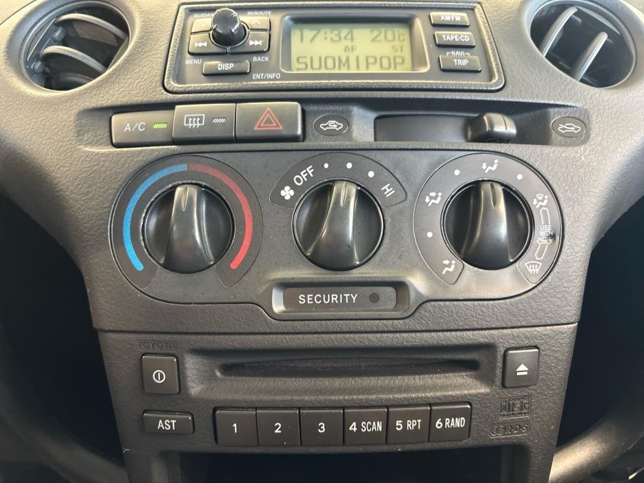 TOYOTA Yaris 2005