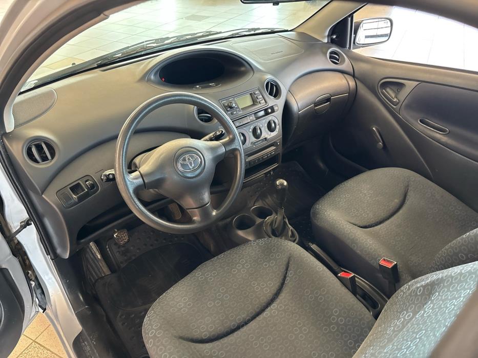 TOYOTA Yaris 2005