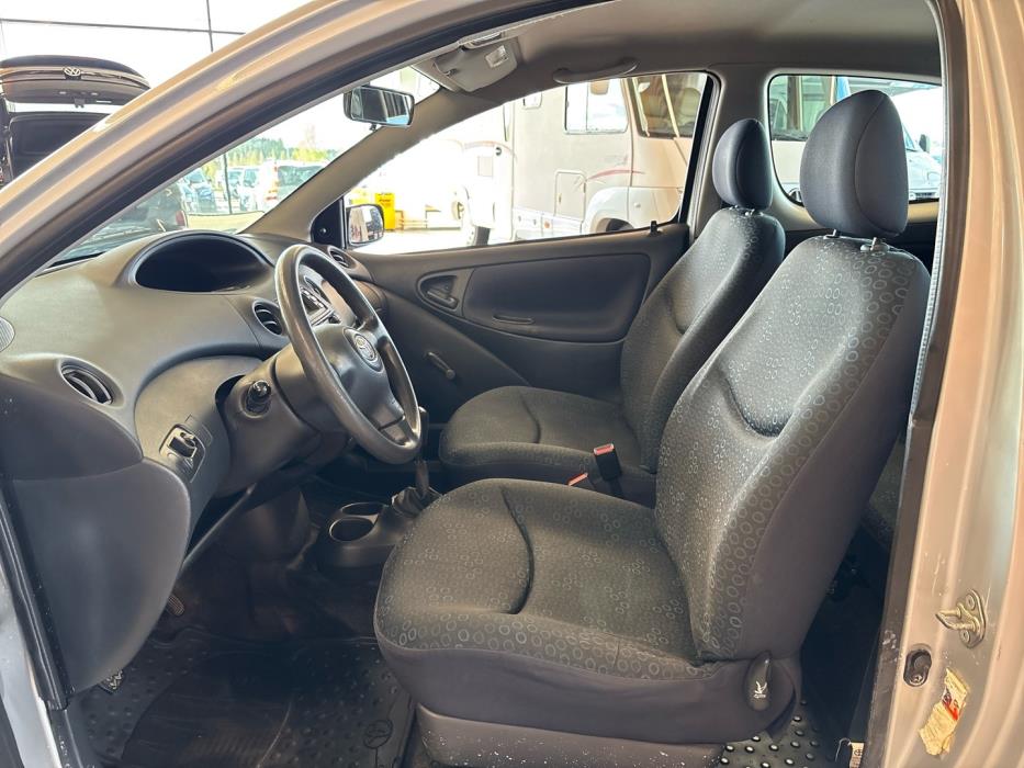 TOYOTA Yaris 2005