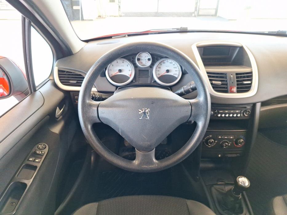 PEUGEOT 207 2010