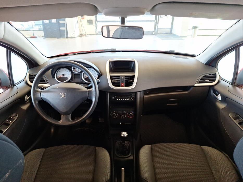 PEUGEOT 207 2010