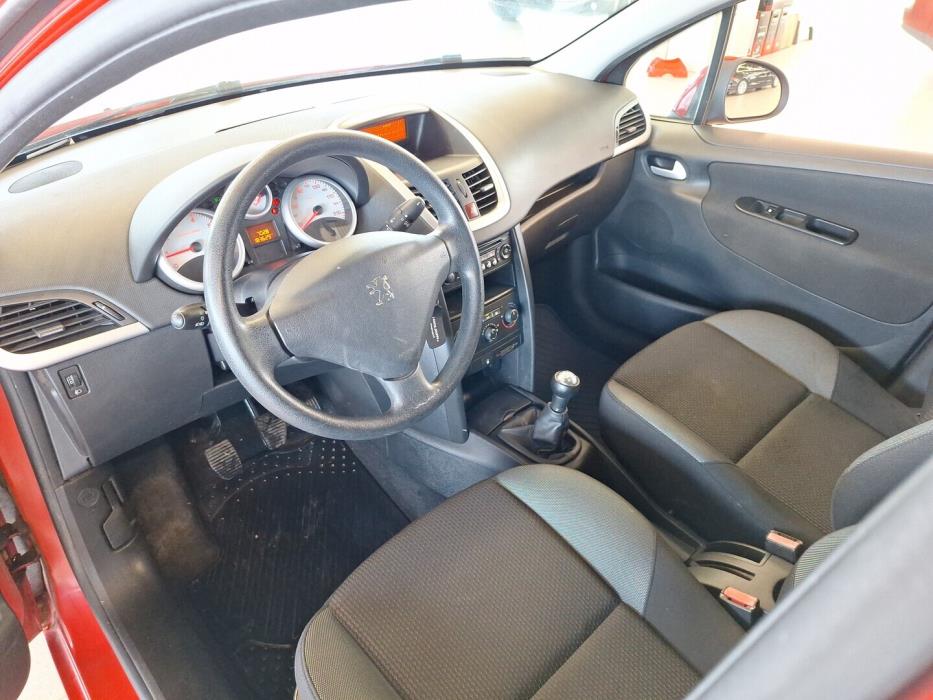 PEUGEOT 207 2010
