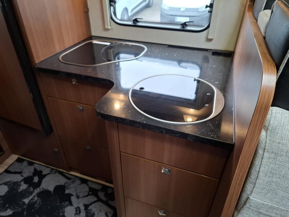 LMC Explorer Blackline i675 G 2015