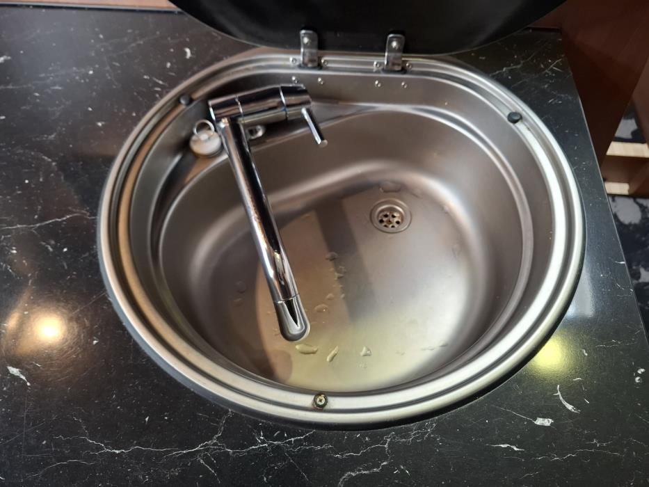 LMC Explorer Blackline i675 G 2015