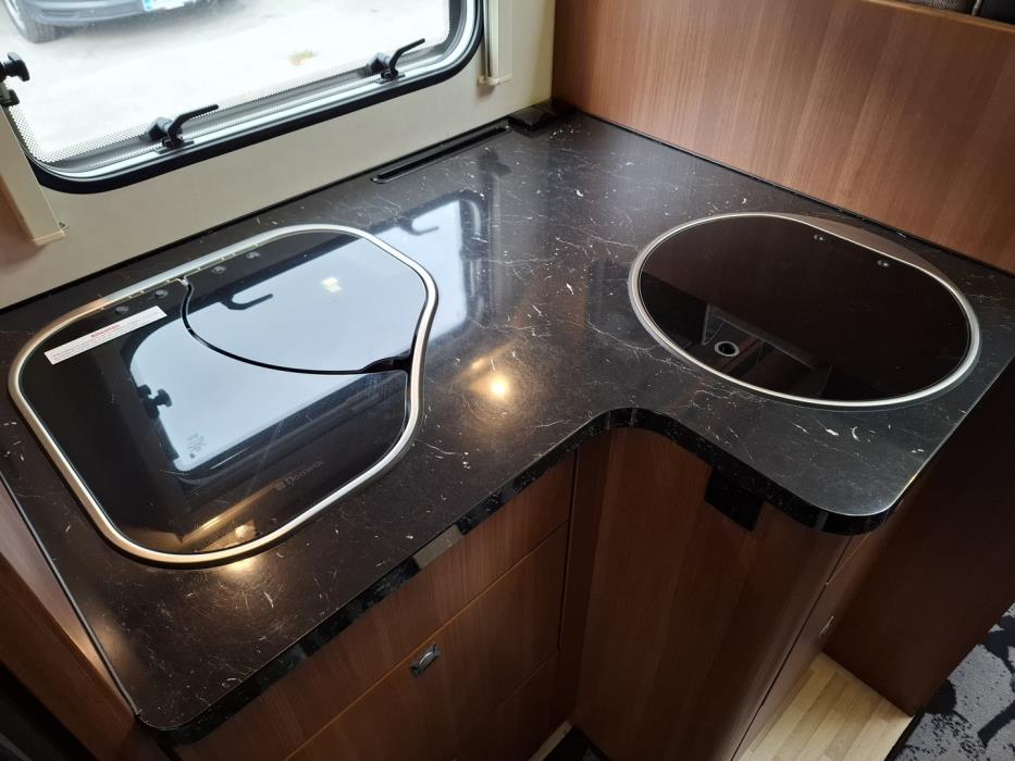 LMC Explorer Blackline i675 G 2015