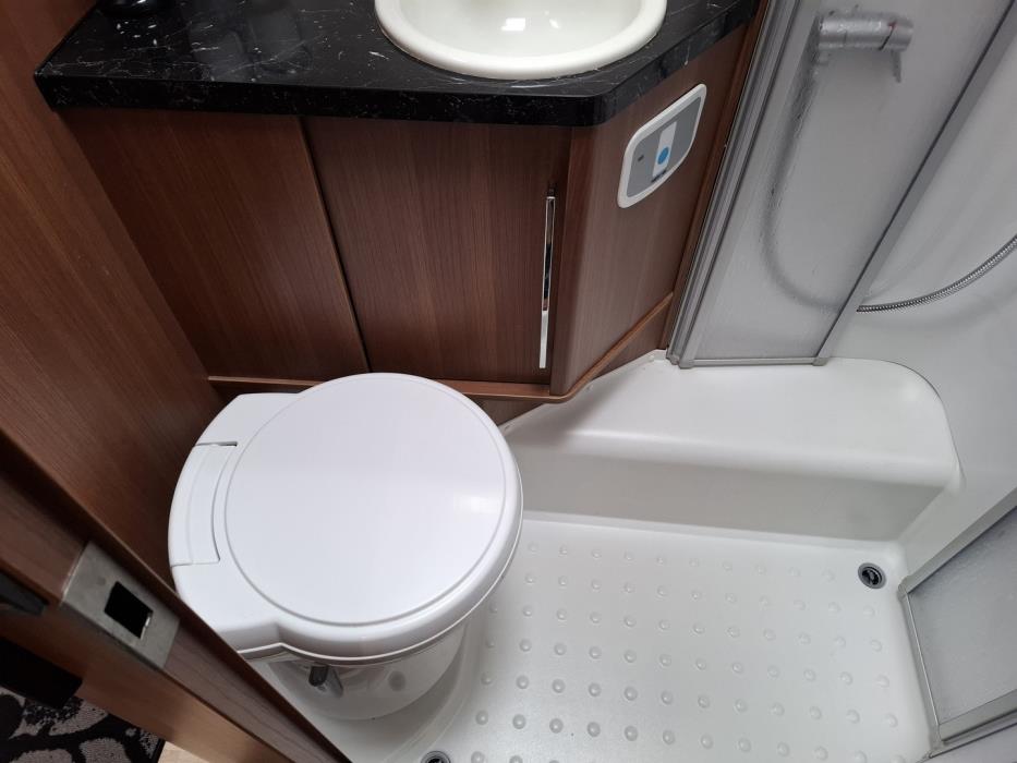 LMC Explorer Blackline i675 G 2015