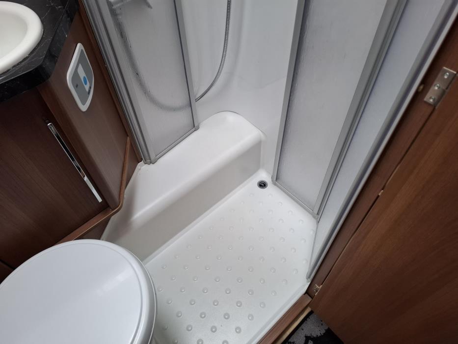 LMC Explorer Blackline i675 G 2015