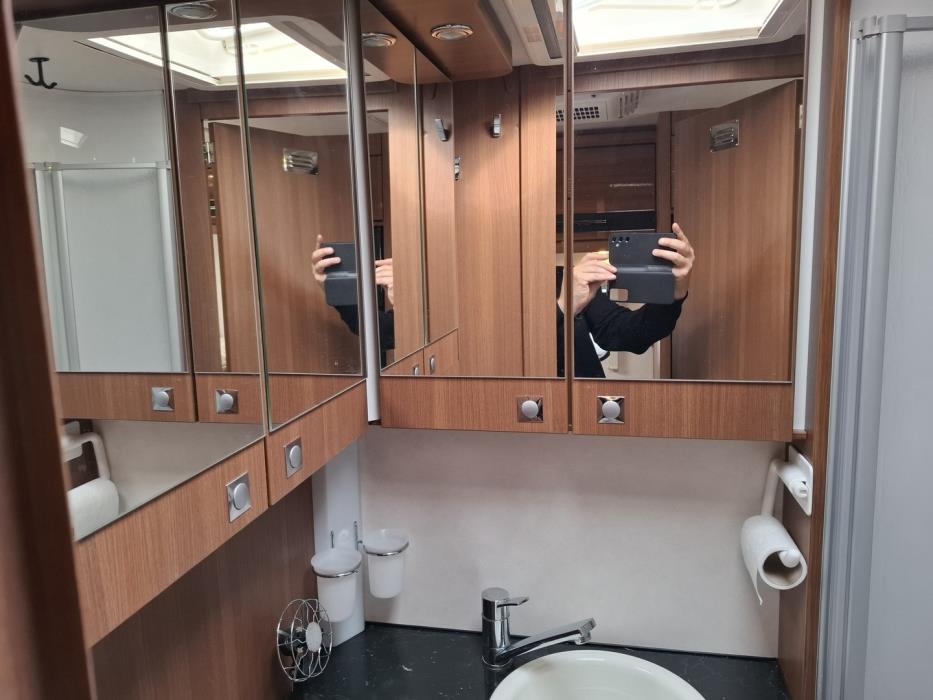 LMC Explorer Blackline i675 G 2015