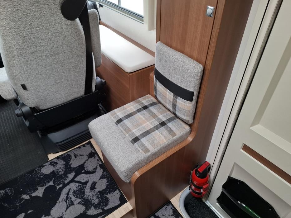 LMC Explorer Blackline i675 G 2015