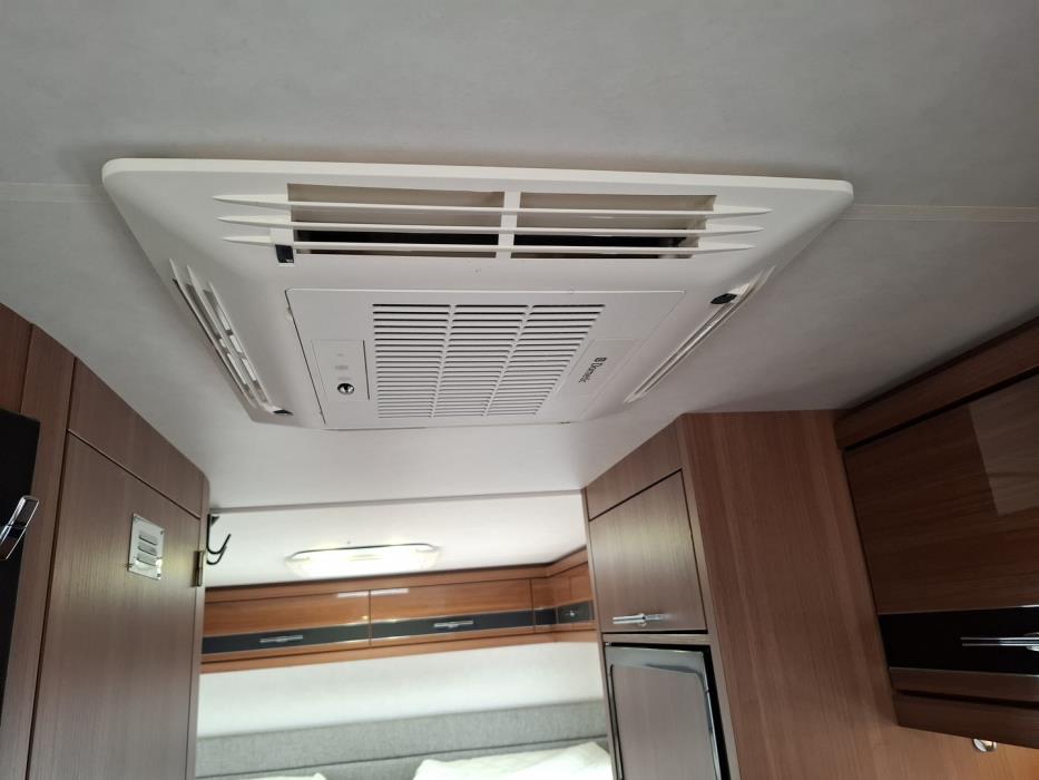 LMC Explorer Blackline i675 G 2015