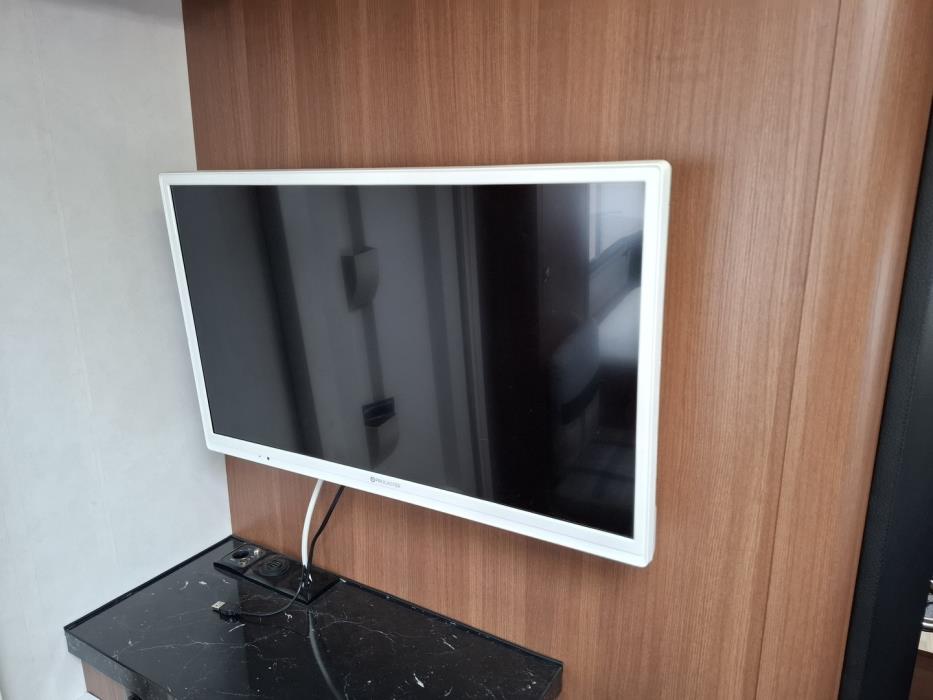 LMC Explorer Blackline i675 G 2015