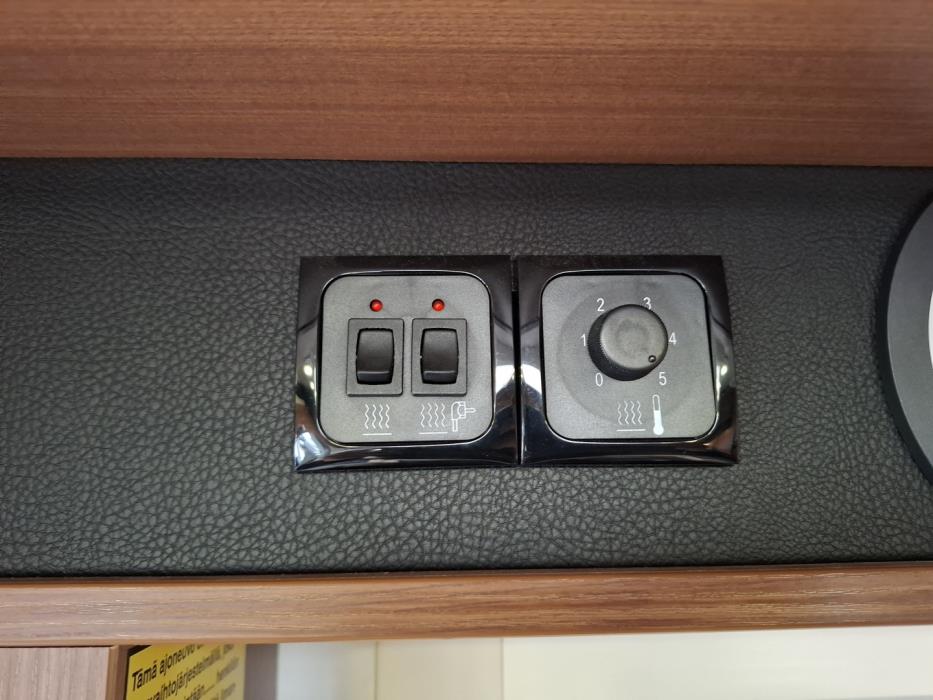 LMC Explorer Blackline i675 G 2015