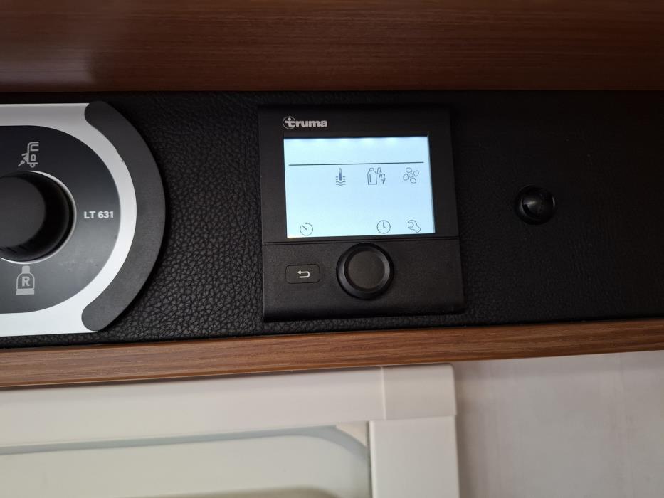 LMC Explorer Blackline i675 G 2015