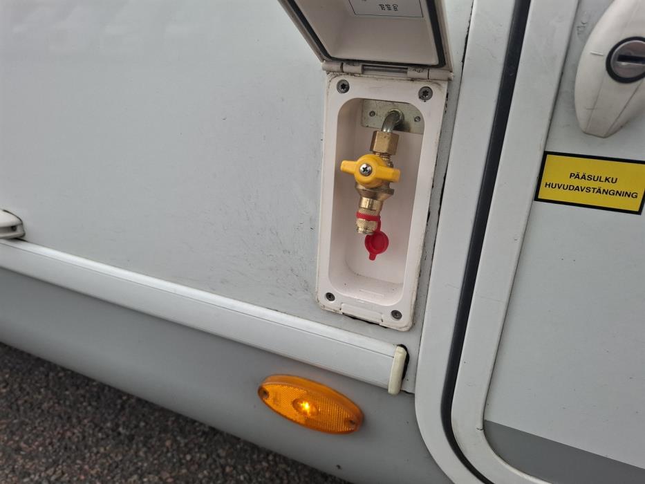 LMC Explorer Blackline i675 G 2015