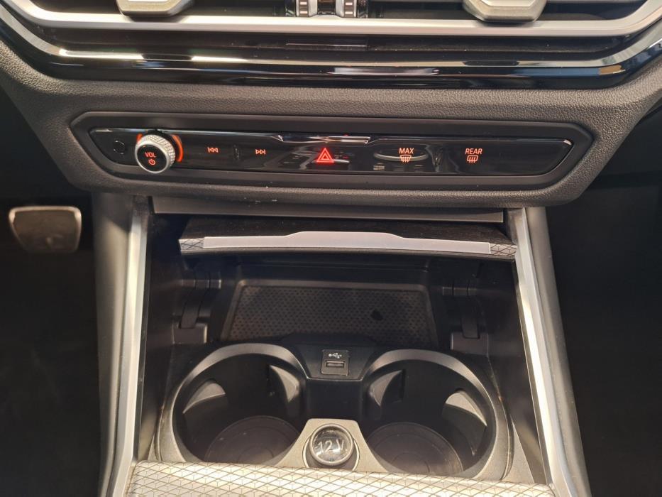 BMW 330 2023