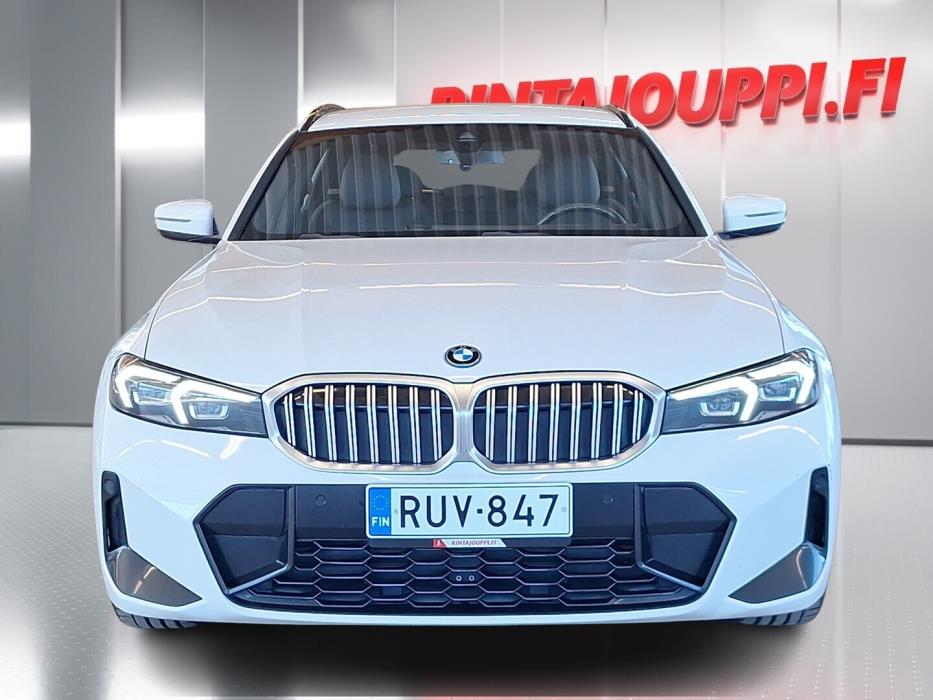 BMW 330 2023
