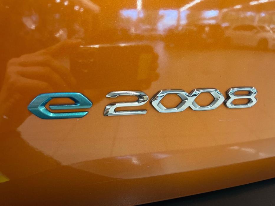 PEUGEOT e-2008 2023