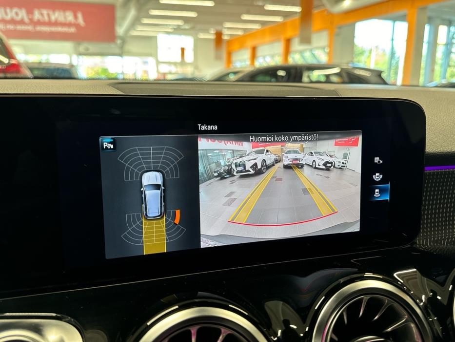 MERCEDES-BENZ EQB 2022