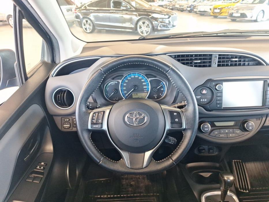 TOYOTA Yaris 2015