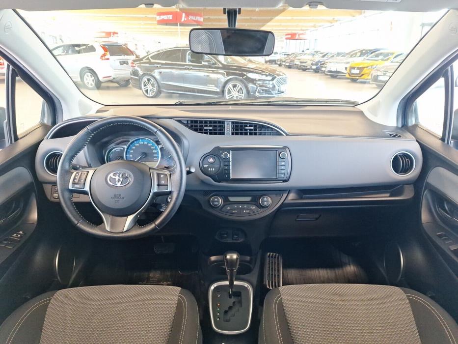 TOYOTA Yaris 2015