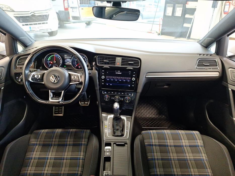 VOLKSWAGEN Golf 2020